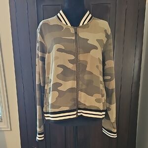 NWOT-Natural Reflections Tan Camouflage Bomber Jacket